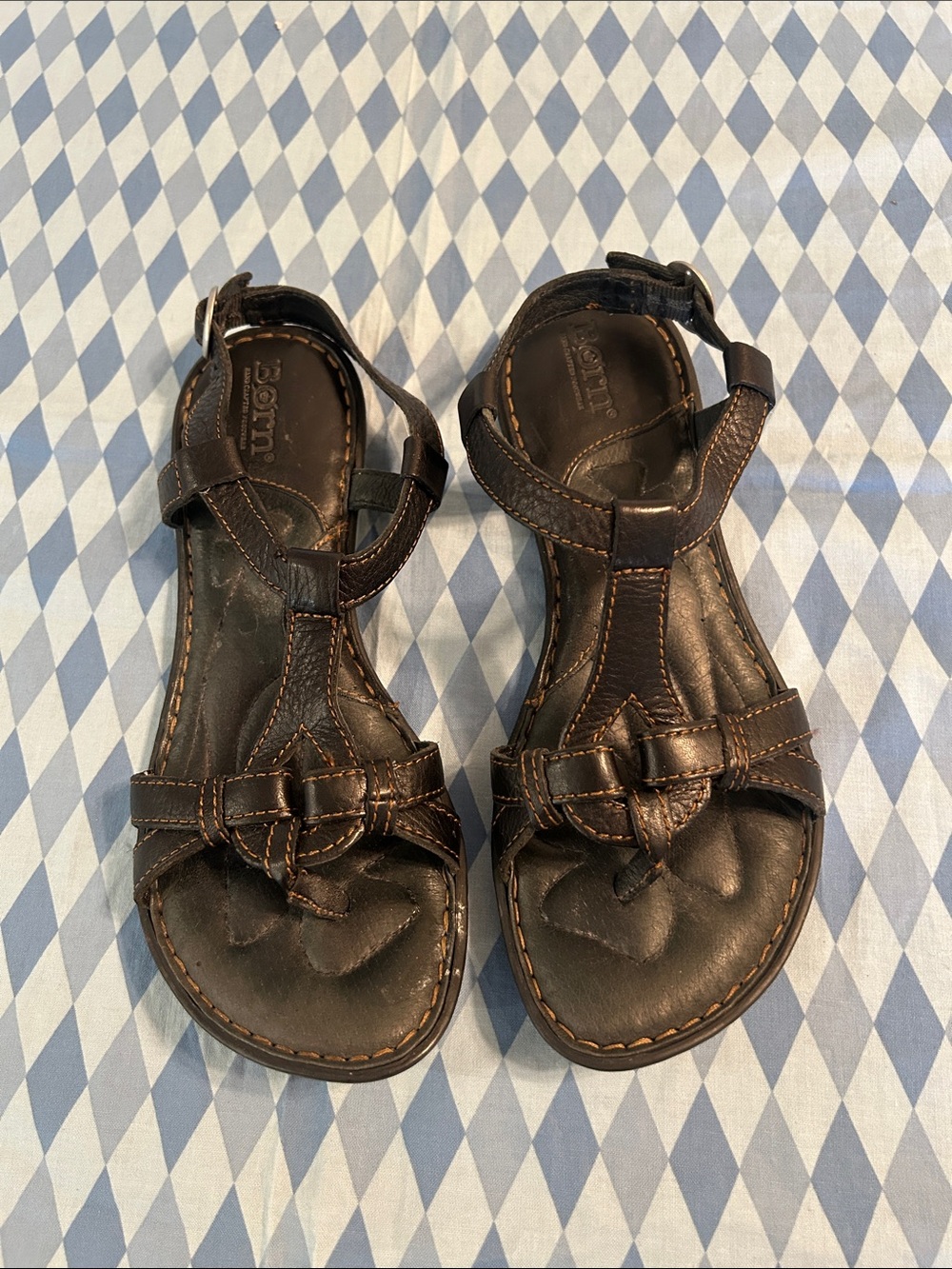 Born t strap sandals size 6
